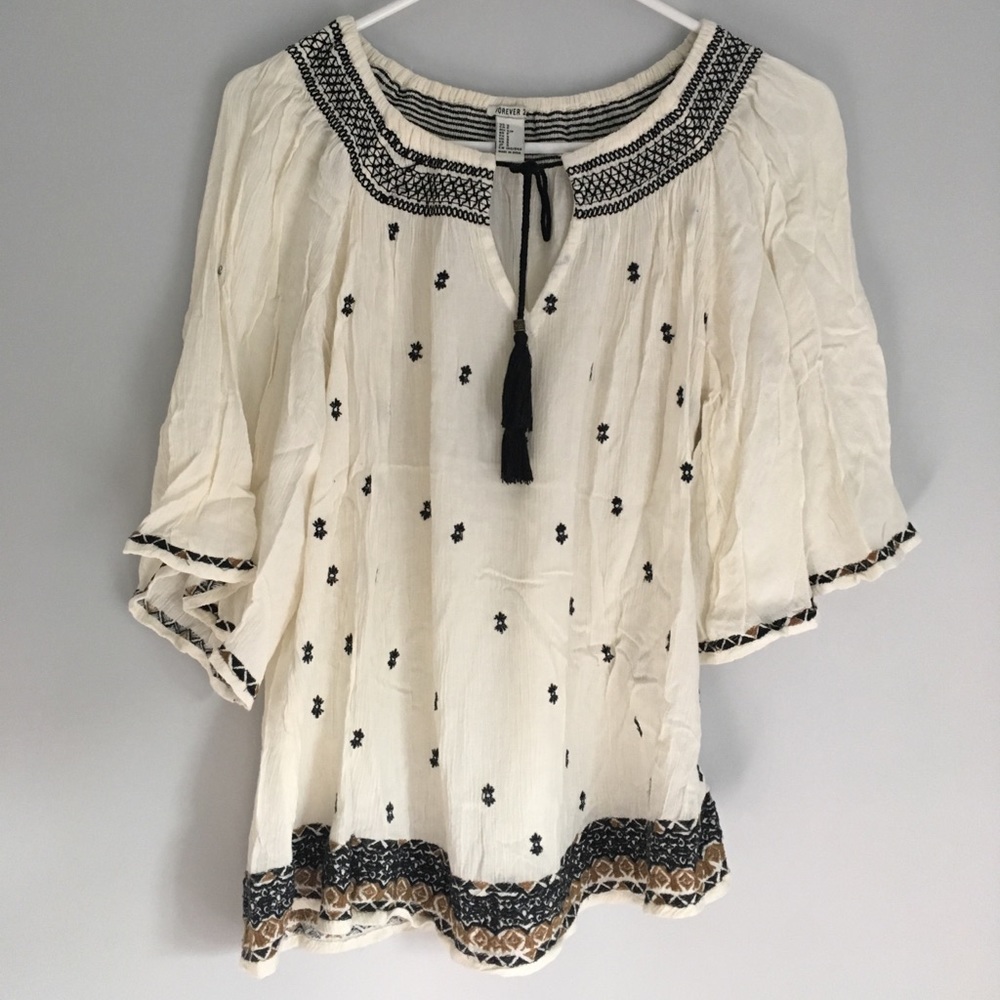 3/25!!!⭐️ Embroidered Bohemian Top